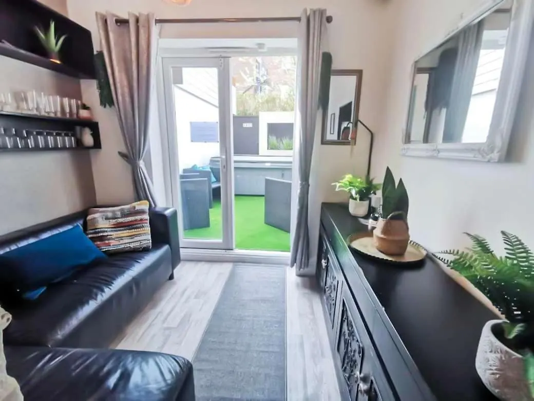 Hot Tub Escape Villa Bournemouth Holiday home