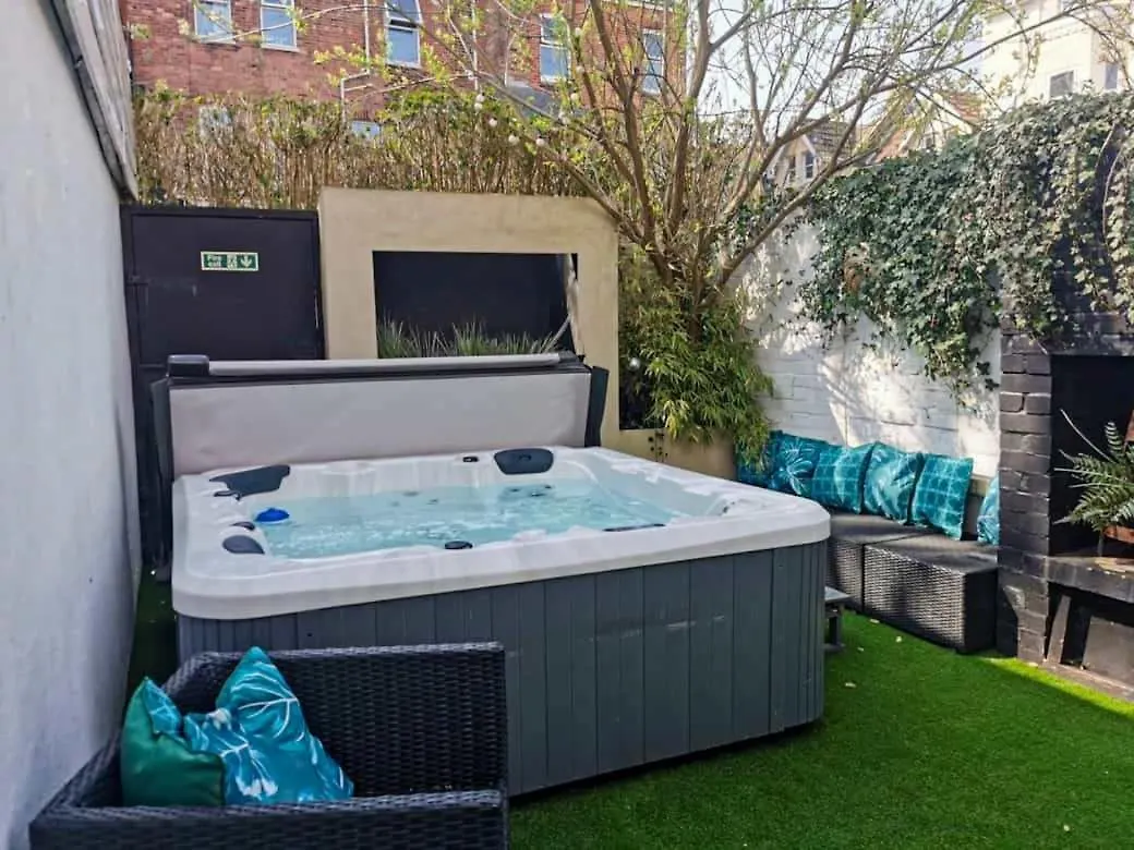 Hot Tub Escape Villa Bournemouth